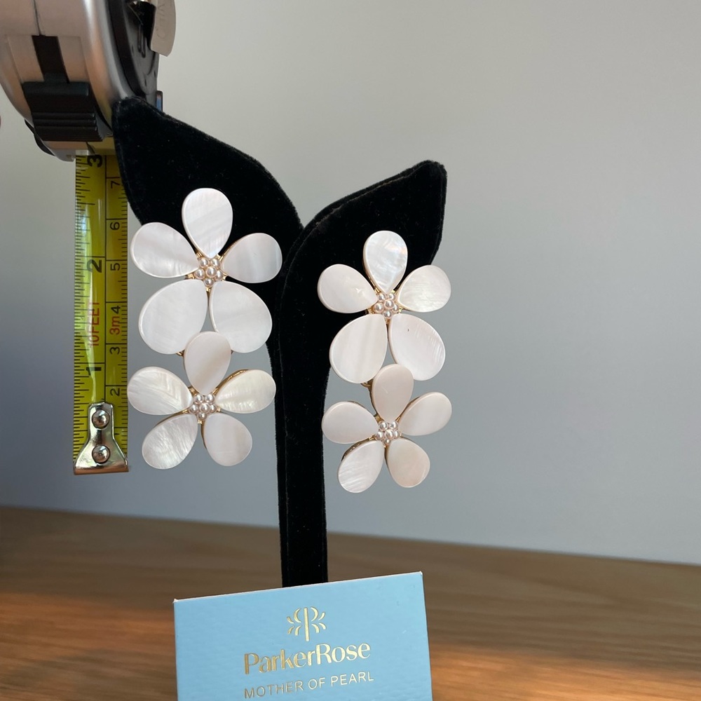 NWT Genuine Mother of Pearl Flower Petal Earrings with Seed Pearls - Picture 2 of 3